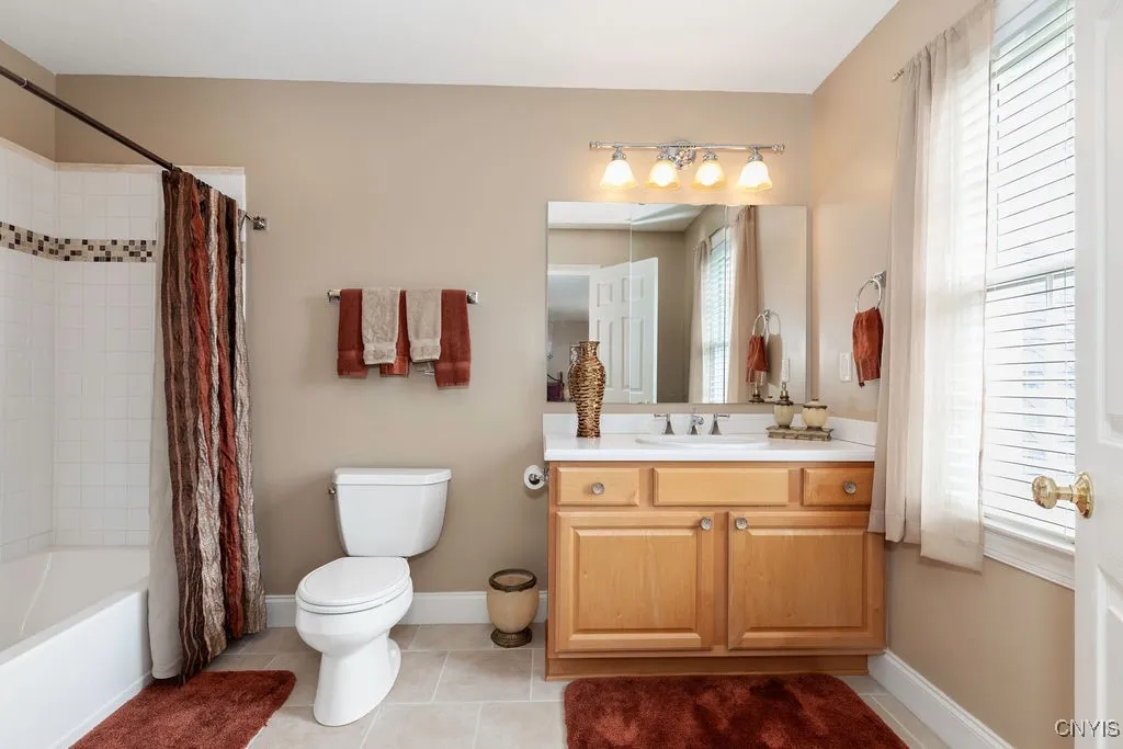 THE GUEST ROOM EN SUITE, HAS ITS OWN FULL BATHROOM.