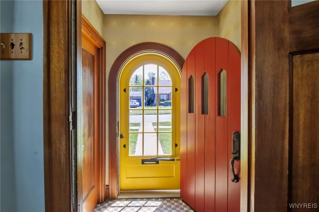 88 Garland Drive, Amherst, New York 14226, Amherst, New York 14226, 4 Bedrooms Bedrooms, 11 Rooms Rooms,1 BathroomBathrooms,Residential,Closed,88 Garland Drive, Amherst, New York 14226,0,B1608713