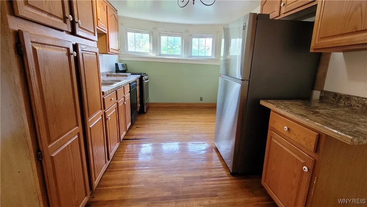 558 Breckenridge - Kitchen