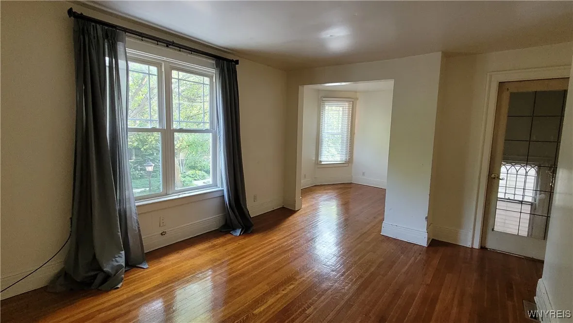 558 Breckenridge - Living Room
