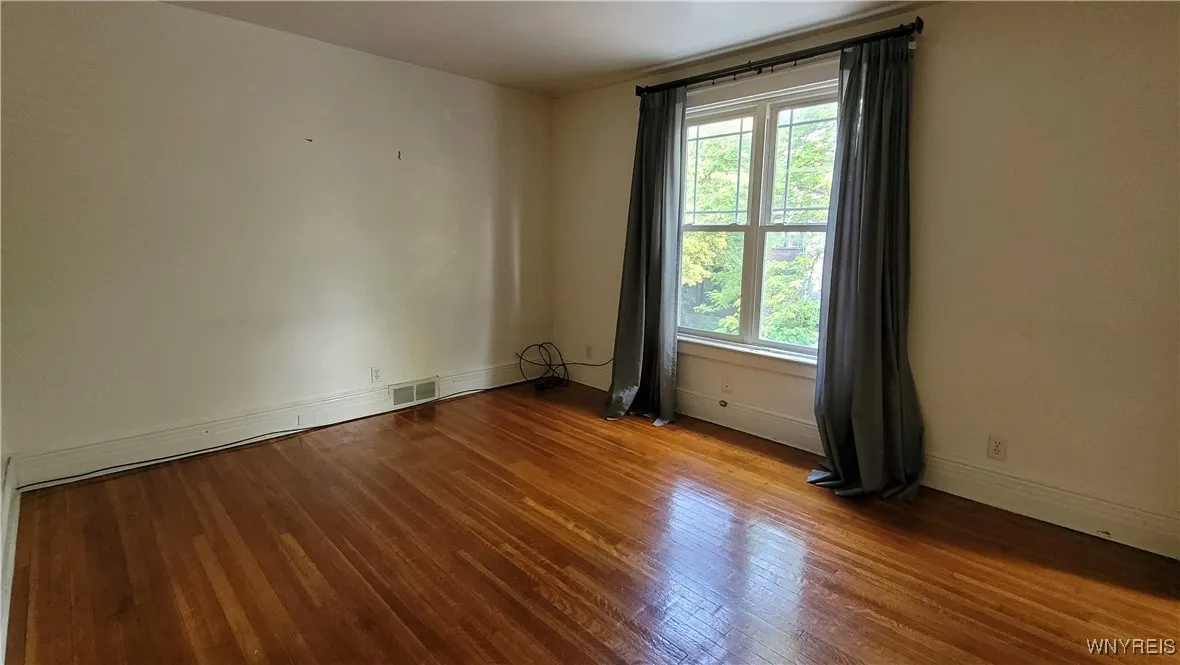 558 Breckenridge -Living​​‌​​​​‌​​‌‌​‌‌​​​‌‌​‌​‌​‌​​​‌​​ Room