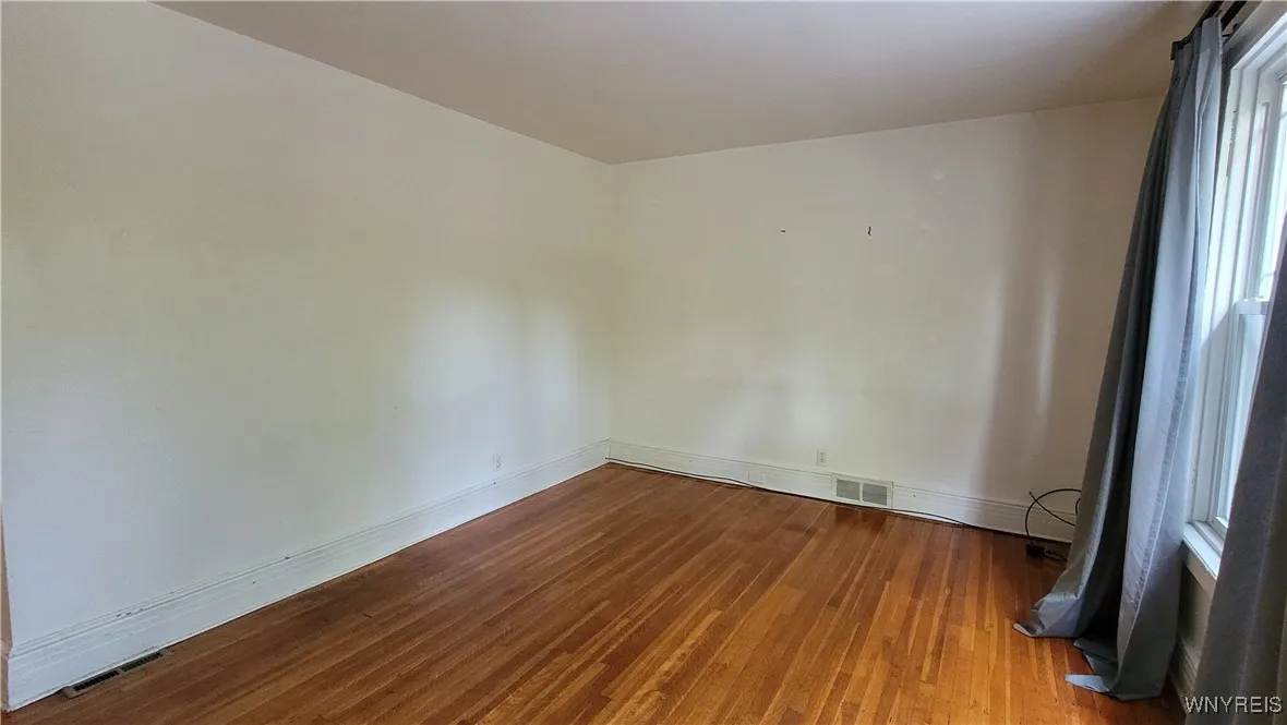 558 Breckenridge -Living Room