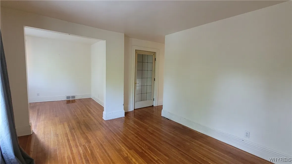 558 Breckenridge -Living Room