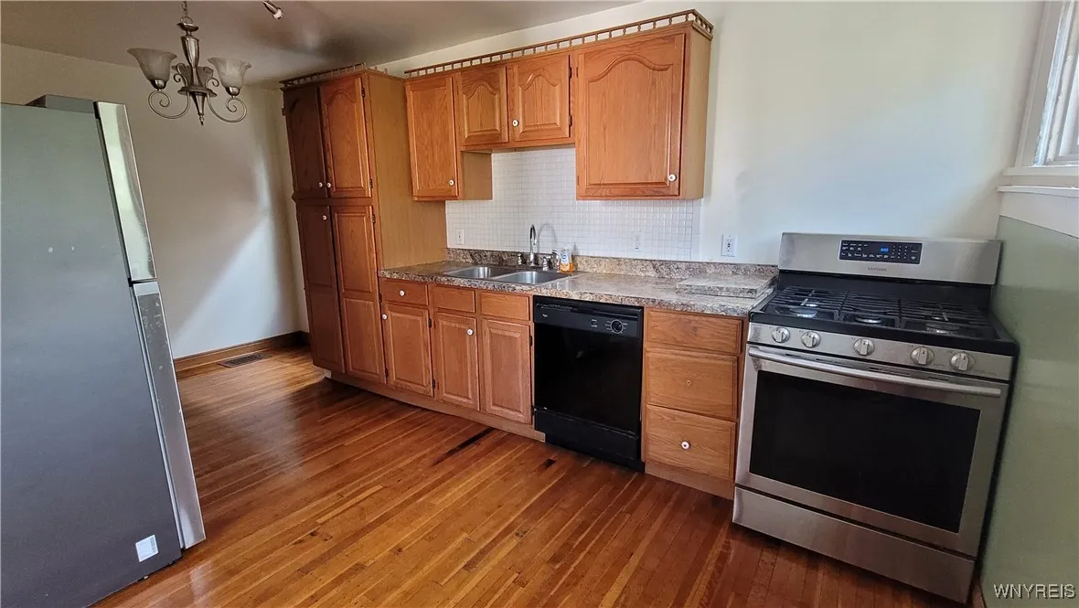 558 Breckenridge - Kitchen
