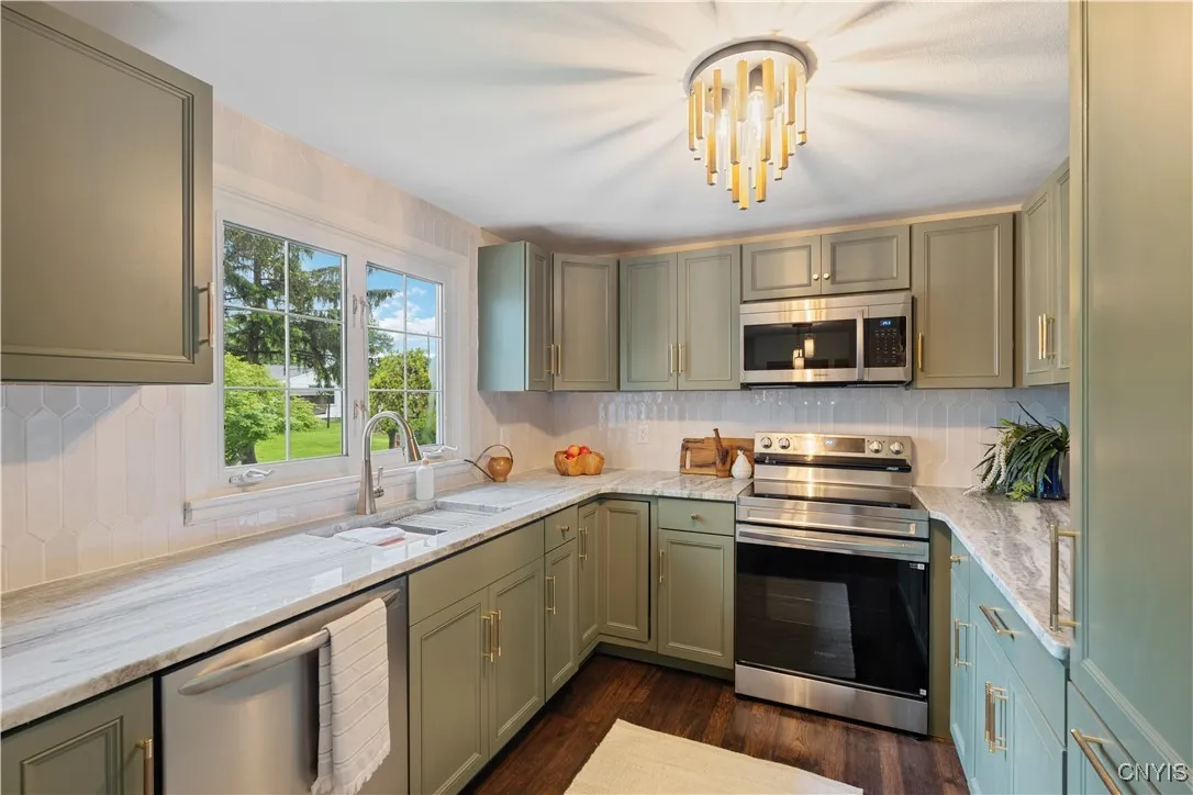 707 Hanover Avenue, Salina, New York 13088, Salina, New York 13088, 3 Bedrooms Bedrooms, 9 Rooms Rooms,1 BathroomBathrooms,Residential,Closed,707 Hanover Avenue, Salina, New York 13088,S1608662
