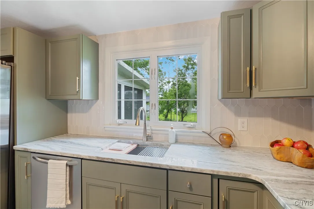 707 Hanover Avenue, Salina, New York 13088, Salina, New York 13088, 3 Bedrooms Bedrooms, 9 Rooms Rooms,1 BathroomBathrooms,Residential,Closed,707 Hanover Avenue, Salina, New York 13088,S1608662