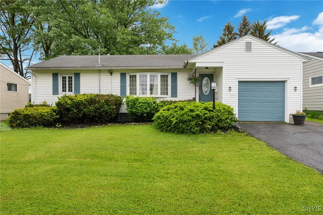 707 Hanover Avenue, Salina, New York 13088, Salina, New York 13088, 3 Bedrooms Bedrooms, 9 Rooms Rooms,1 BathroomBathrooms,Residential,Closed,707 Hanover Avenue, Salina, New York 13088,S1608662