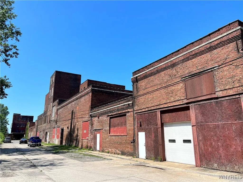 703 Elk Street, Buffalo, New York 14210, Buffalo, New York 14210, ,Commercial Sale,For Sale,703 Elk Street, Buffalo, New York 14210,0,B1609298