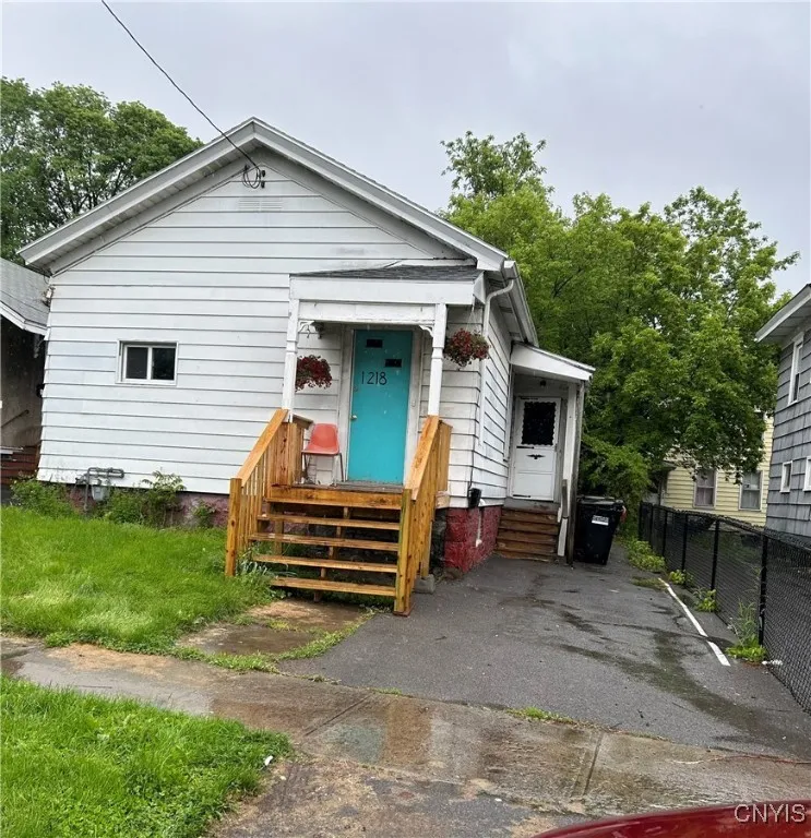 1218 Butternut Street, Syracuse, New York 13208, Syracuse, New York 13208, 3 Bedrooms Bedrooms, 5 Rooms Rooms,1 BathroomBathrooms,Residential,Closed,1218 Butternut Street, Syracuse, New York 13208,S1608653