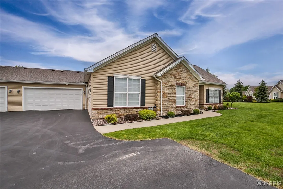 5692 Ferncrest Court B, Clarence, New York 14032, Clarence, New York 14032, 2 Bedrooms Bedrooms, 7 Rooms Rooms,2 BathroomsBathrooms,Residential,Closed,5692 Ferncrest Court B, Clarence, New York 14032,B1609255
