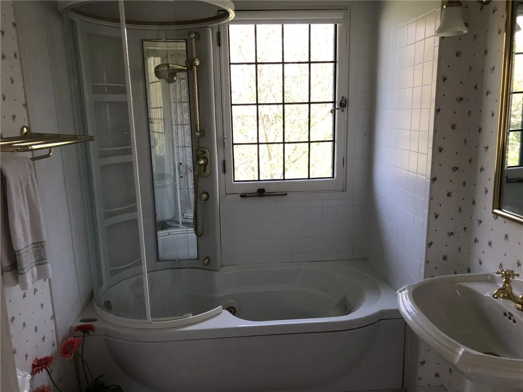 700 Rock Beach Road, Irondequoit, New York 14617, Irondequoit, New York 14617, 3 Bedrooms Bedrooms, 8 Rooms Rooms,3 BathroomsBathrooms,Residential,Closed,700 Rock Beach Road, Irondequoit, New York 14617,R1609343