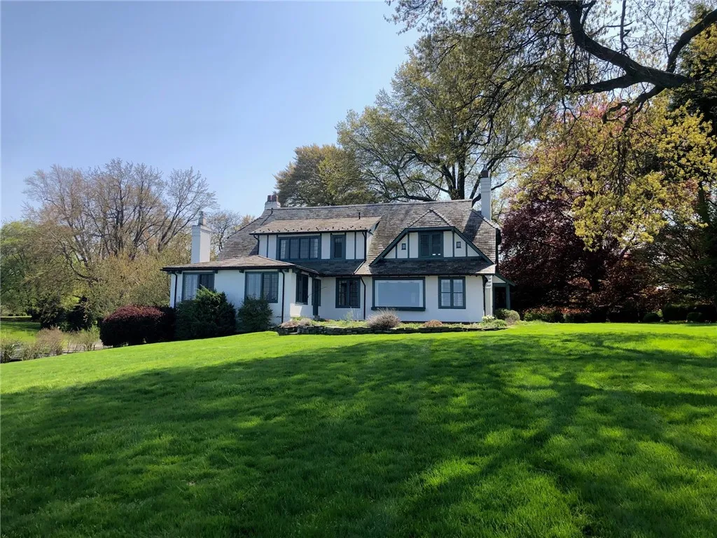 700 Rock Beach Road, Irondequoit, New York 14617, Irondequoit, New York 14617, 3 Bedrooms Bedrooms, 8 Rooms Rooms,3 BathroomsBathrooms,Residential,Closed,700 Rock Beach Road, Irondequoit, New York 14617,R1609343