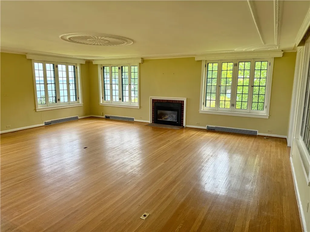 700 Rock Beach Road, Irondequoit, New York 14617, Irondequoit, New York 14617, 3 Bedrooms Bedrooms, 8 Rooms Rooms,3 BathroomsBathrooms,Residential,Closed,700 Rock Beach Road, Irondequoit, New York 14617,R1609343