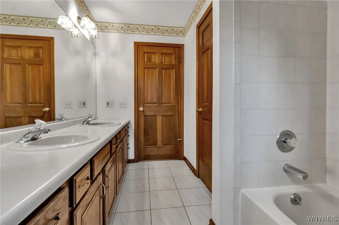 181 Viscount Drive, Amherst, New York 14221, Amherst, New York 14221, 4 Bedrooms Bedrooms, 13 Rooms Rooms,2 BathroomsBathrooms,Residential,For Sale,181 Viscount Drive, Amherst, New York 14221,B1609114