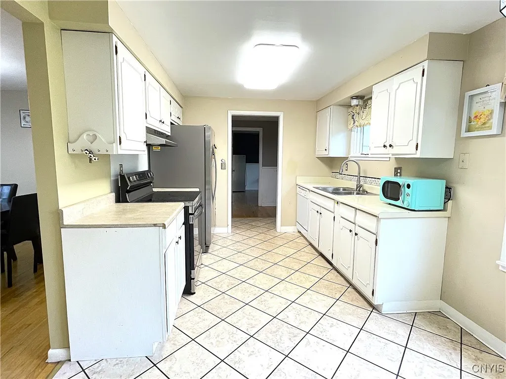 79 Bayberry Circle, Clay, New York 13090, Clay, New York 13090, 5 Bedrooms Bedrooms, 12 Rooms Rooms,1 BathroomBathrooms,Residential,Closed,79 Bayberry Circle, Clay, New York 13090,0,S1608137