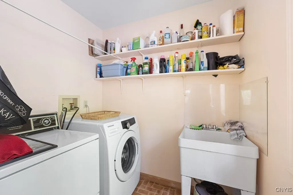 388 Dolphin Point Lane East, Moravia, New York 131, Niles, New York 13118, 4 Bedrooms Bedrooms, 9 Rooms Rooms,3 BathroomsBathrooms,Residential,Closed,388 Dolphin Point Lane East, Moravia, New York 131,0,S1609384