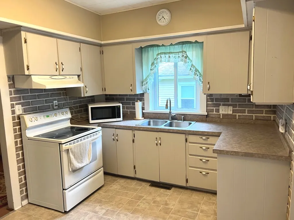 121 West 5th Street, Emporium Borough Pa, Pennsylv, Emporium Boro, Pennsylvania 15834, 3 Bedrooms Bedrooms, 9 Rooms Rooms,1 BathroomBathrooms,Residential,Closed,121 West 5th Street, Emporium Borough Pa, Pennsylv,0,R1609406