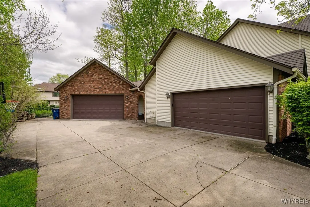61 Dauphin Drive, Amherst, New York 14221, Amherst, New York 14221, 4 Bedrooms Bedrooms, 10 Rooms Rooms,2 BathroomsBathrooms,Residential,Closed,61 Dauphin Drive, Amherst, New York 14221,0,B1609189
