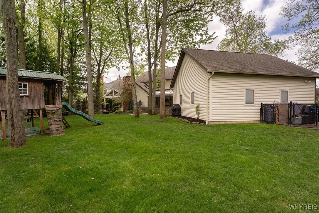 61 Dauphin Drive, Amherst, New York 14221, Amherst, New York 14221, 4 Bedrooms Bedrooms, 10 Rooms Rooms,2 BathroomsBathrooms,Residential,Closed,61 Dauphin Drive, Amherst, New York 14221,0,B1609189