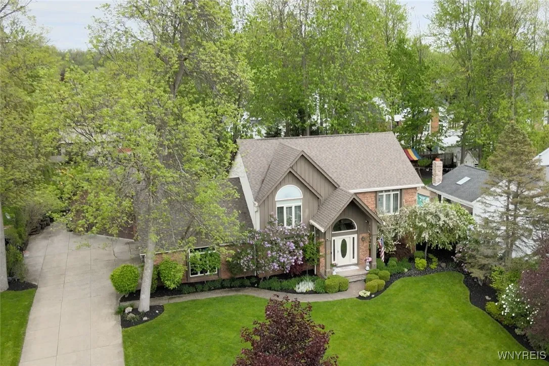 61 Dauphin Drive, Amherst, New York 14221, Amherst, New York 14221, 4 Bedrooms Bedrooms, 10 Rooms Rooms,2 BathroomsBathrooms,Residential,Closed,61 Dauphin Drive, Amherst, New York 14221,0,B1609189