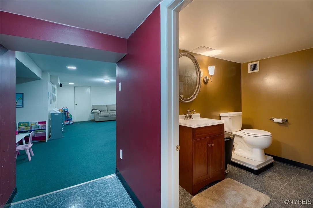 61 Dauphin Drive, Amherst, New York 14221, Amherst, New York 14221, 4 Bedrooms Bedrooms, 10 Rooms Rooms,2 BathroomsBathrooms,Residential,Closed,61 Dauphin Drive, Amherst, New York 14221,0,B1609189