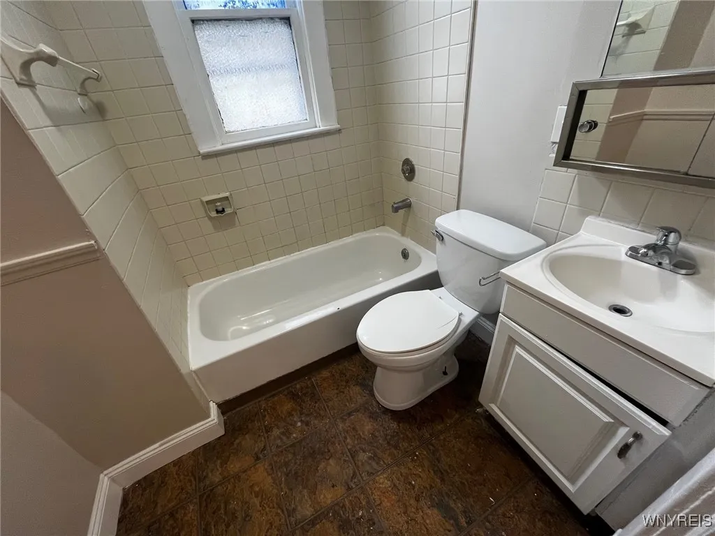 228 Weiss Street, Buffalo, New York 14206, Buffalo, New York 14206, 4 Bedrooms Bedrooms, ,3 BathroomsBathrooms,Residential,Closed,228 Weiss Street, Buffalo, New York 14206,0,B1609428