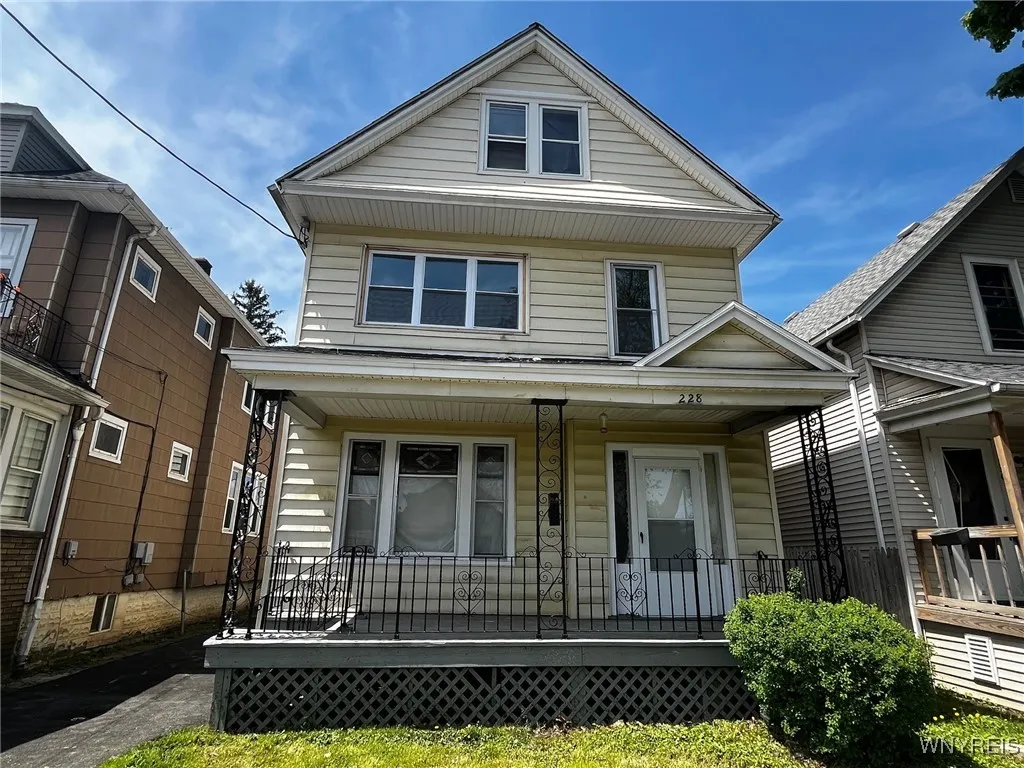 228 Weiss Street, Buffalo, New York 14206, Buffalo, New York 14206, 4 Bedrooms Bedrooms, ,3 BathroomsBathrooms,Residential,Closed,228 Weiss Street, Buffalo, New York 14206,0,B1609428