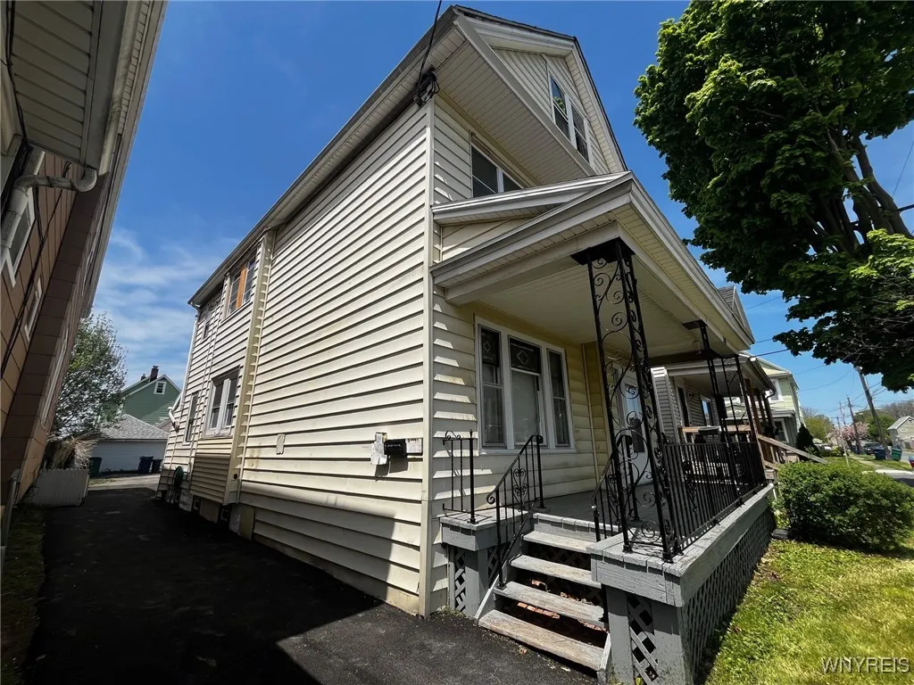228 Weiss Street, Buffalo, New York 14206, Buffalo, New York 14206, 4 Bedrooms Bedrooms, ,3 BathroomsBathrooms,Residential,Closed,228 Weiss Street, Buffalo, New York 14206,0,B1609428