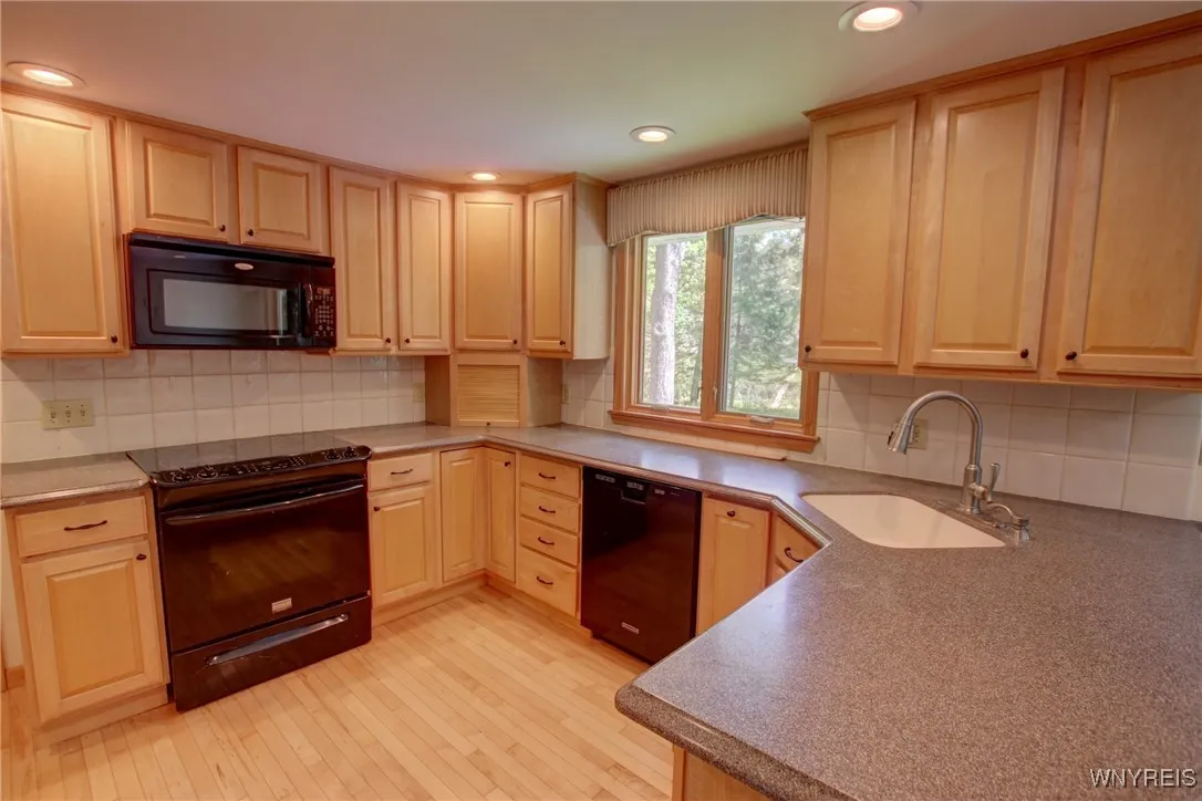 7 Forsythia Court, Orchard Park, New York 14127, Orchard Park, New York 14127, 3 Bedrooms Bedrooms, 8 Rooms Rooms,1 BathroomBathrooms,Residential,Closed,7 Forsythia Court, Orchard Park, New York 14127,B1609436