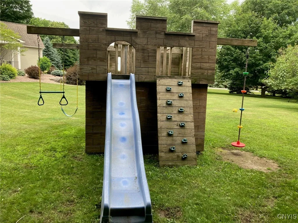 21277 Fox Ridge Road, Watertown-town, New York 136, Watertown Town, New York 13601, 4 Bedrooms Bedrooms, 14 Rooms Rooms,2 BathroomsBathrooms,Residential,Closed,21277 Fox Ridge Road, Watertown-town, New York 136,0,S1609039