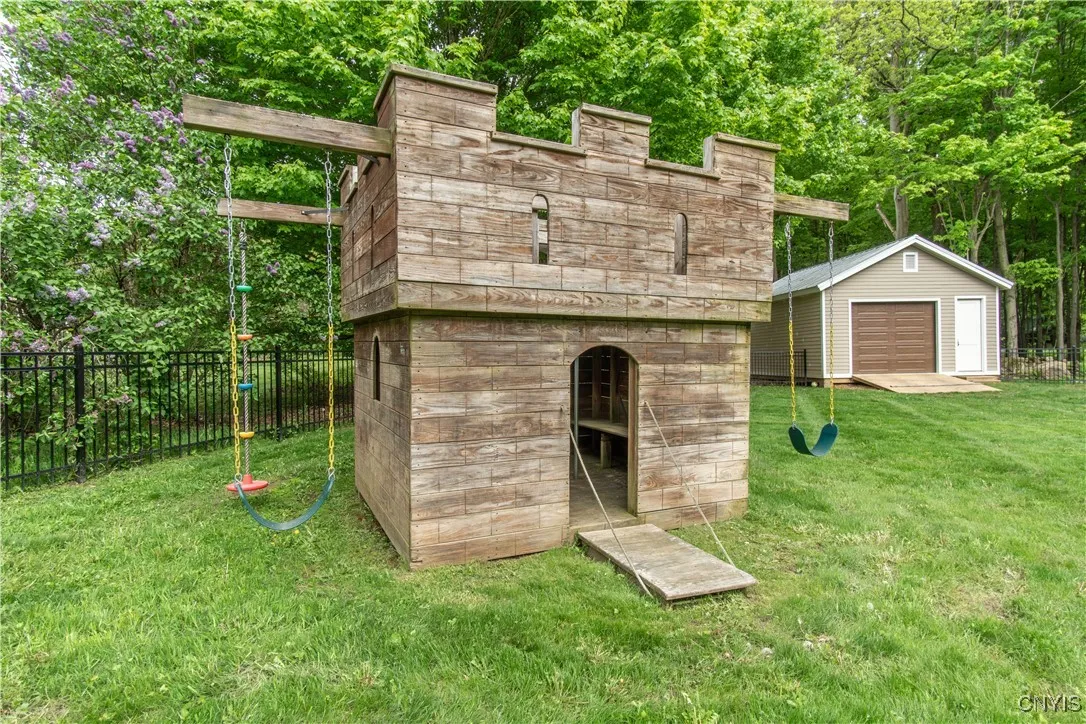 21277 Fox Ridge Road, Watertown-town, New York 136, Watertown Town, New York 13601, 4 Bedrooms Bedrooms, 14 Rooms Rooms,2 BathroomsBathrooms,Residential,Closed,21277 Fox Ridge Road, Watertown-town, New York 136,0,S1609039