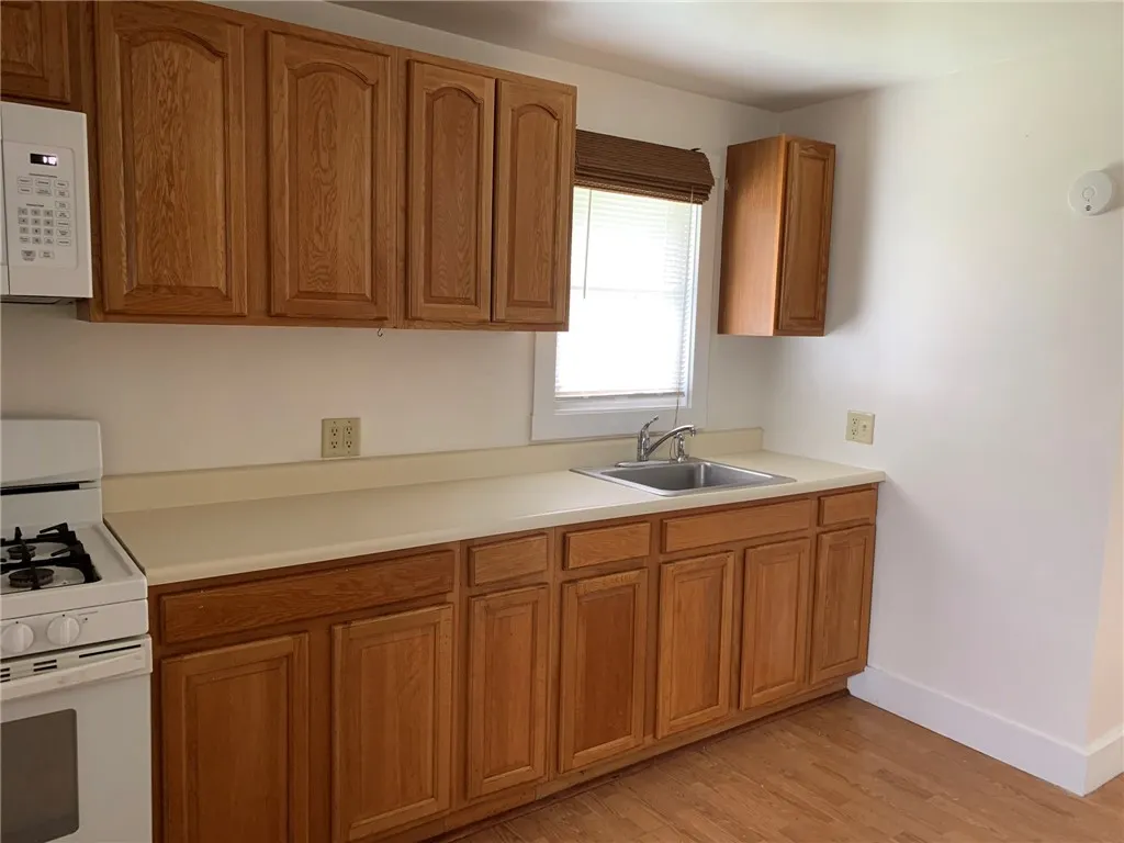 1704 Monroe Avenue, Brighton, New York 14618, Brighton, New York 14618, 1 Bedroom Bedrooms, 4 Rooms Rooms,1 BathroomBathrooms,Residential Lease,Closed,1704 Monroe Avenue, Brighton, New York 14618,R1609457