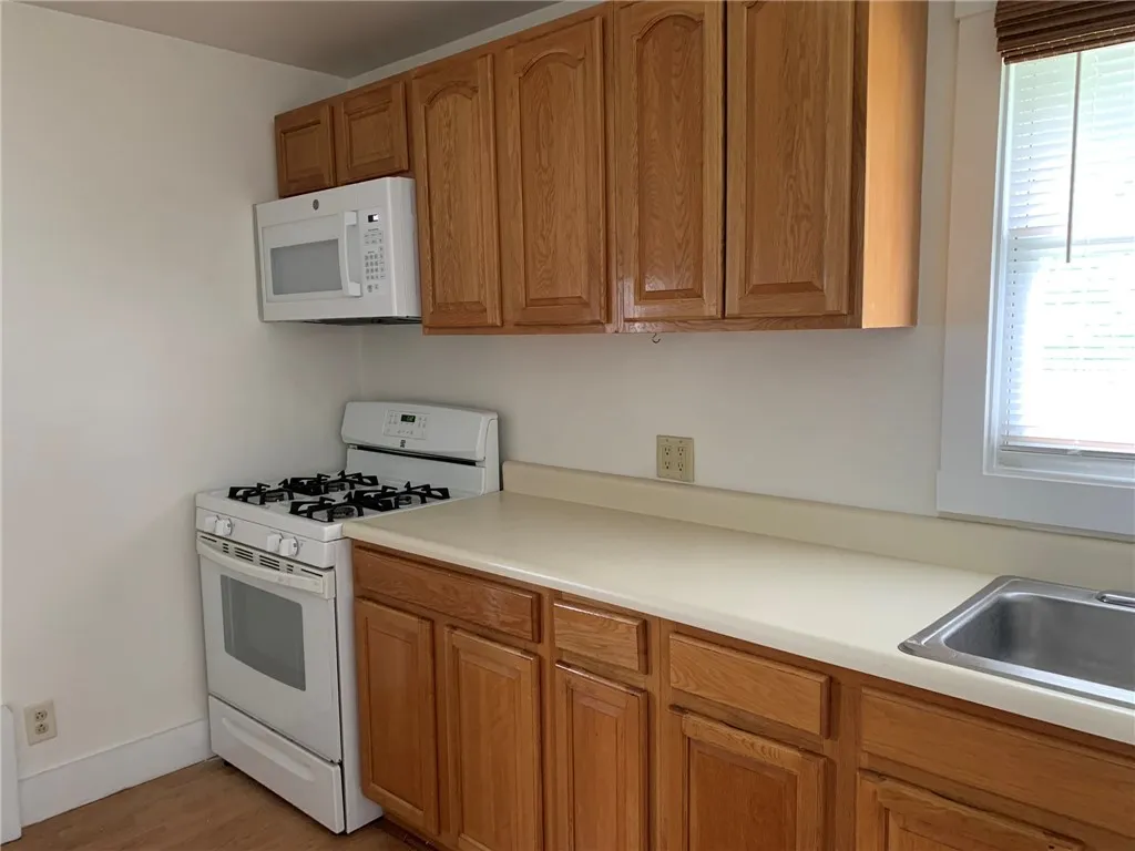 1704 Monroe Avenue, Brighton, New York 14618, Brighton, New York 14618, 1 Bedroom Bedrooms, 4 Rooms Rooms,1 BathroomBathrooms,Residential Lease,Closed,1704 Monroe Avenue, Brighton, New York 14618,R1609457