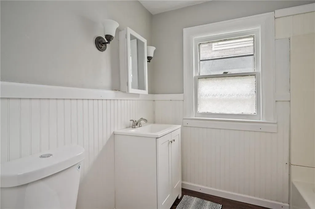 117 Kenwood Avenue, Rochester, New York 14611, Rochester, New York 14611, 3 Bedrooms Bedrooms, 7 Rooms Rooms,1 BathroomBathrooms,Residential Lease,For Rent,117 Kenwood Avenue, Rochester, New York 14611,R1609363