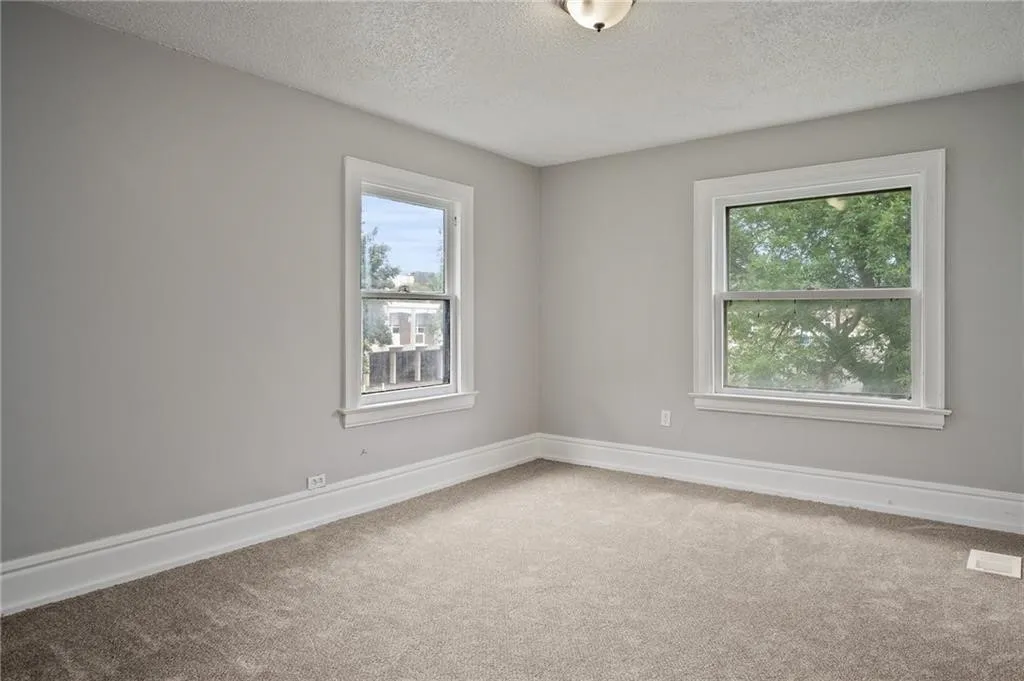 117 Kenwood Avenue, Rochester, New York 14611, Rochester, New York 14611, 3 Bedrooms Bedrooms, 7 Rooms Rooms,1 BathroomBathrooms,Residential Lease,For Rent,117 Kenwood Avenue, Rochester, New York 14611,R1609363