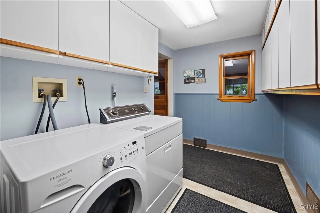 114 East Dauenhauer Street, Manlius, New York 1305, Manlius, New York 13057, 3 Bedrooms Bedrooms, 8 Rooms Rooms,2 BathroomsBathrooms,Residential,Closed,114 East Dauenhauer Street, Manlius, New York 1305,S1609204