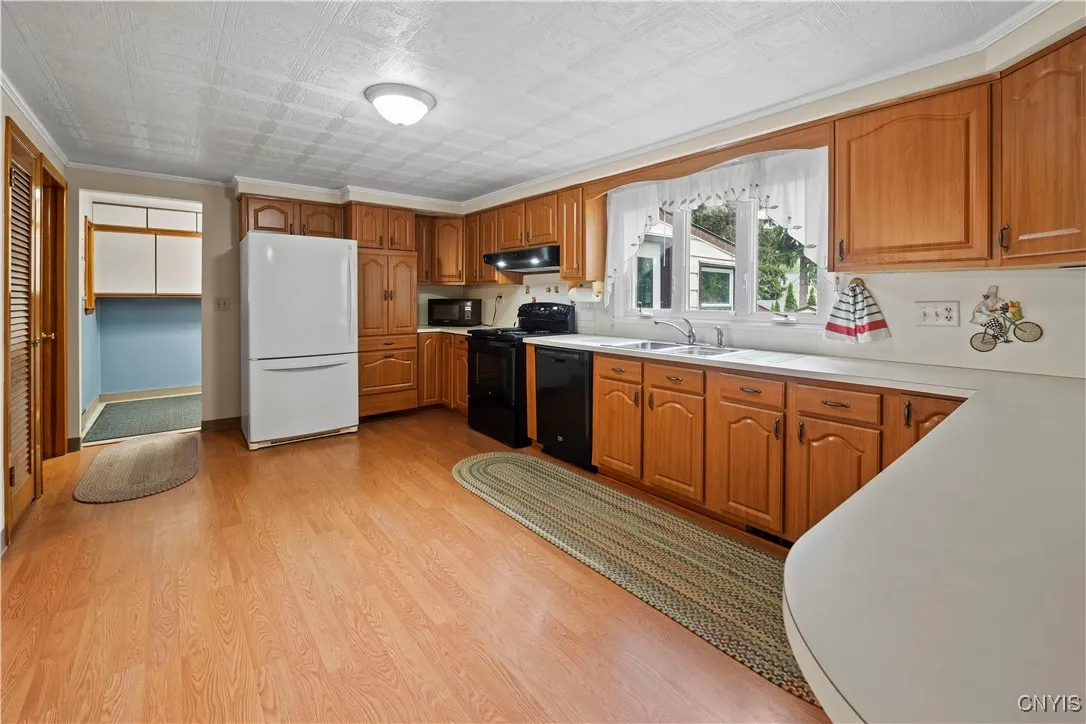 114 East Dauenhauer Street, Manlius, New York 1305, Manlius, New York 13057, 3 Bedrooms Bedrooms, 8 Rooms Rooms,2 BathroomsBathrooms,Residential,Closed,114 East Dauenhauer Street, Manlius, New York 1305,S1609204