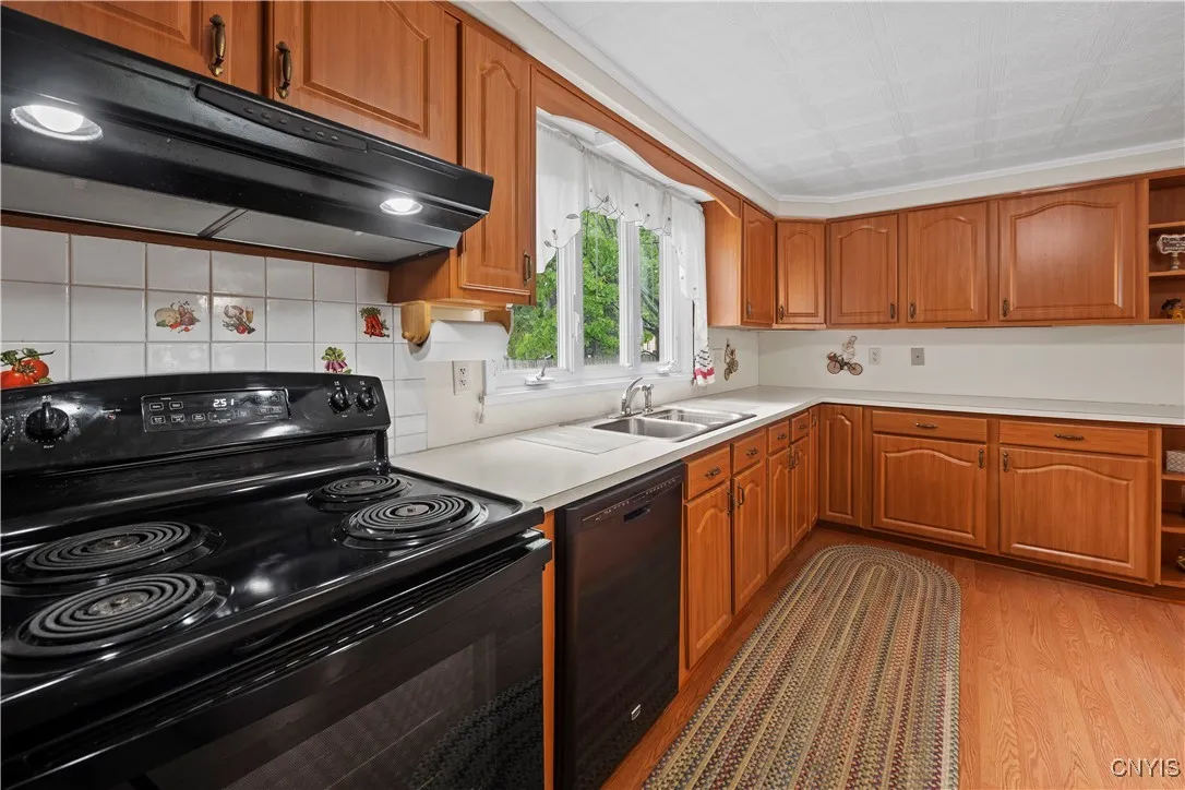 114 East Dauenhauer Street, Manlius, New York 1305, Manlius, New York 13057, 3 Bedrooms Bedrooms, 8 Rooms Rooms,2 BathroomsBathrooms,Residential,Closed,114 East Dauenhauer Street, Manlius, New York 1305,S1609204