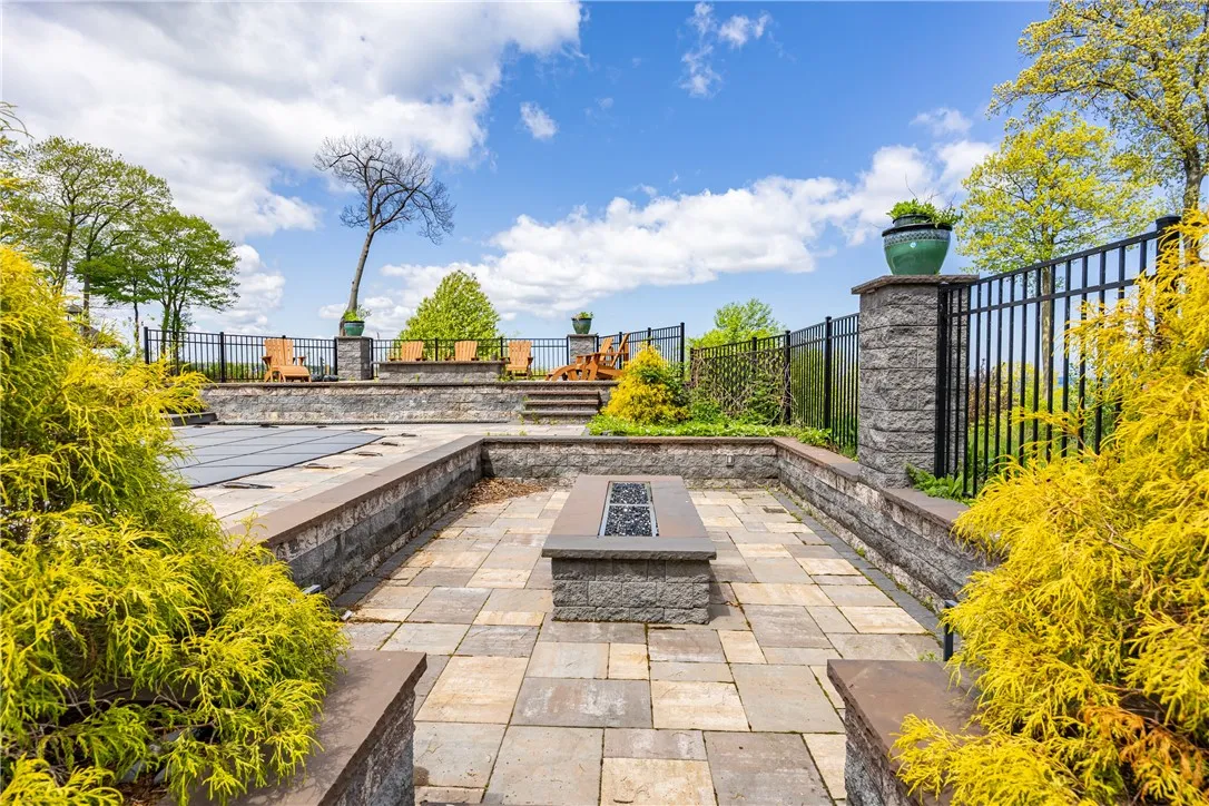 411 Sundance Trail, Webster, New York 14580, Webster, New York 14580, 6 Bedrooms Bedrooms, 13 Rooms Rooms,5 BathroomsBathrooms,Residential,Closed,411 Sundance Trail, Webster, New York 14580,0,R1608816