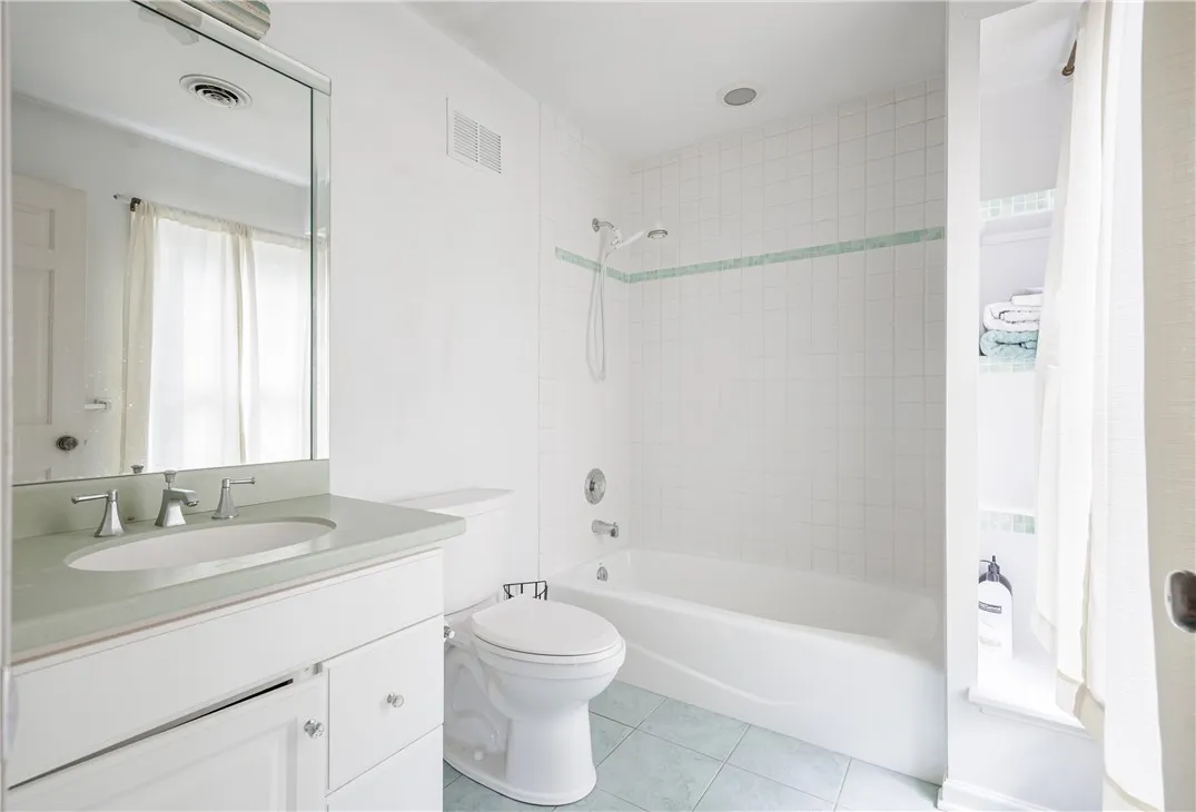 411 Sundance Trail, Webster, New York 14580, Webster, New York 14580, 6 Bedrooms Bedrooms, 13 Rooms Rooms,5 BathroomsBathrooms,Residential,Closed,411 Sundance Trail, Webster, New York 14580,0,R1608816