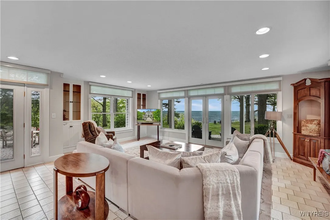 1225 West Arnold Drive, Hamburg, New York 14085, Hamburg, New York 14085, 5 Bedrooms Bedrooms, 11 Rooms Rooms,3 BathroomsBathrooms,Residential,Closed,1225 West Arnold Drive, Hamburg, New York 14085,0,B1607858