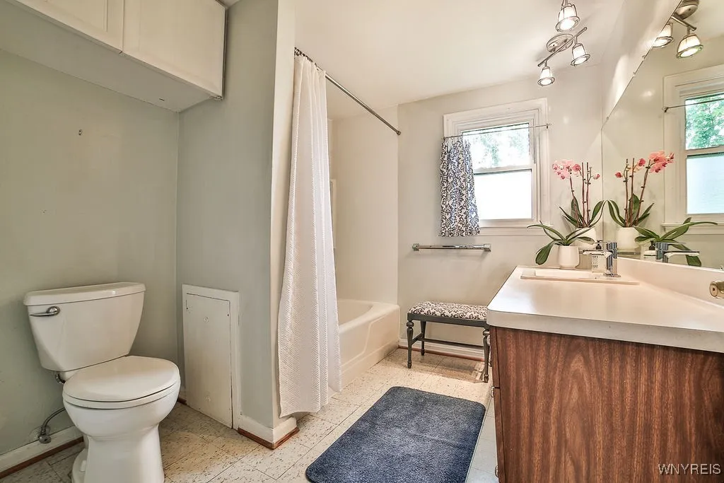 103 Red Oak Drive, Amherst, New York 14221, Amherst, New York 14221, 4 Bedrooms Bedrooms, 8 Rooms Rooms,1 BathroomBathrooms,Residential,Closed,103 Red Oak Drive, Amherst, New York 14221,B1609522