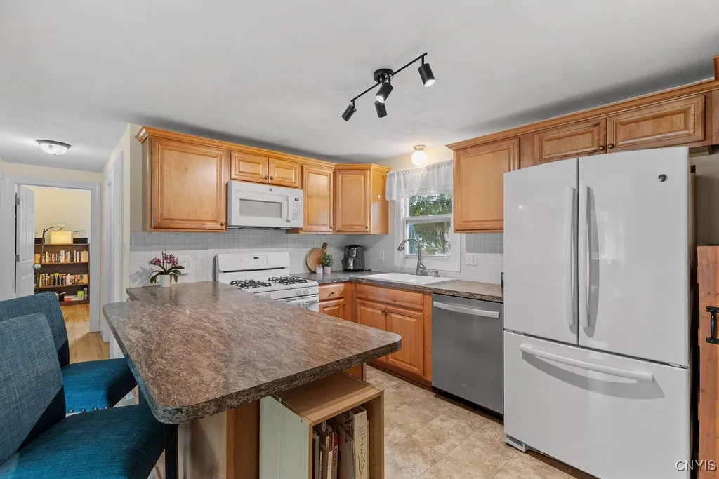 117 Terrace Drive, Camillus, New York 13219, Camillus, New York 13219, 4 Bedrooms Bedrooms, 10 Rooms Rooms,2 BathroomsBathrooms,Residential,Closed,117 Terrace Drive, Camillus, New York 13219,S1609581