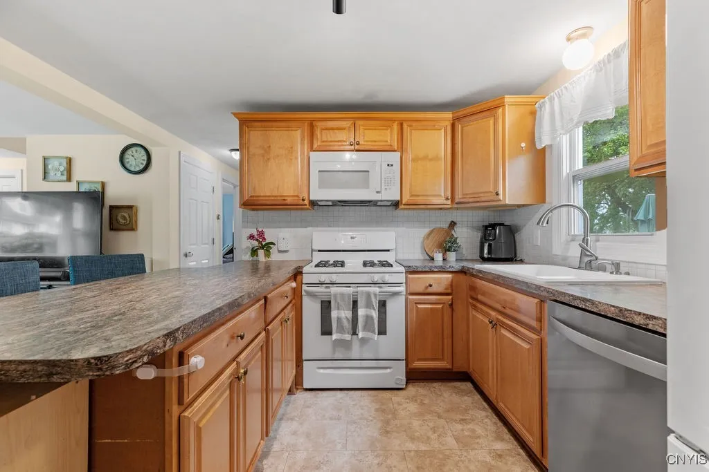 117 Terrace Drive, Camillus, New York 13219, Camillus, New York 13219, 4 Bedrooms Bedrooms, 10 Rooms Rooms,2 BathroomsBathrooms,Residential,Closed,117 Terrace Drive, Camillus, New York 13219,S1609581