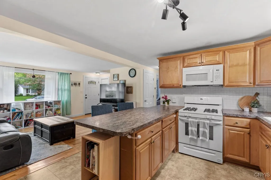 117 Terrace Drive, Camillus, New York 13219, Camillus, New York 13219, 4 Bedrooms Bedrooms, 10 Rooms Rooms,2 BathroomsBathrooms,Residential,Closed,117 Terrace Drive, Camillus, New York 13219,S1609581