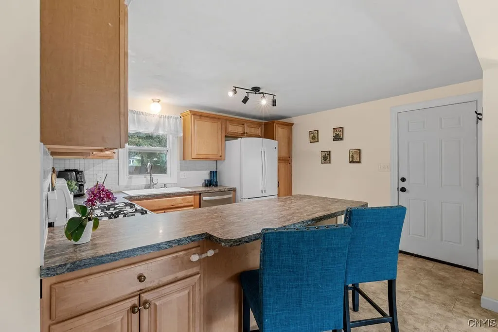 117 Terrace Drive, Camillus, New York 13219, Camillus, New York 13219, 4 Bedrooms Bedrooms, 10 Rooms Rooms,2 BathroomsBathrooms,Residential,Closed,117 Terrace Drive, Camillus, New York 13219,S1609581