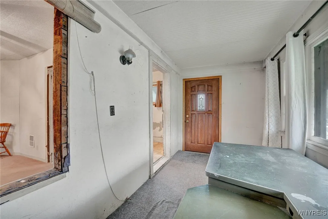 entry/office