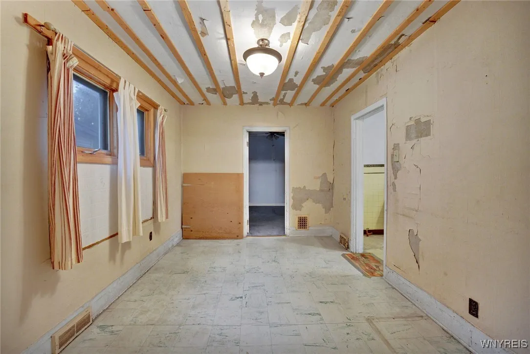 26 Berry Avenue, Lackawanna, New York 14218, Lackawanna, New York 14218, 6 Bedrooms Bedrooms, 12 Rooms Rooms,2 BathroomsBathrooms,Residential,Closed,26 Berry Avenue, Lackawanna, New York 14218,B1609576
