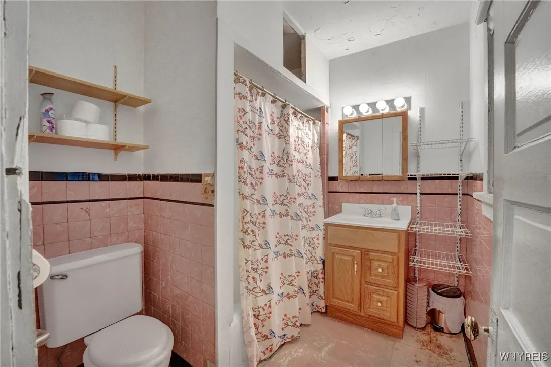 26 Berry Avenue, Lackawanna, New York 14218, Lackawanna, New York 14218, 6 Bedrooms Bedrooms, 12 Rooms Rooms,2 BathroomsBathrooms,Residential,Closed,26 Berry Avenue, Lackawanna, New York 14218,B1609576