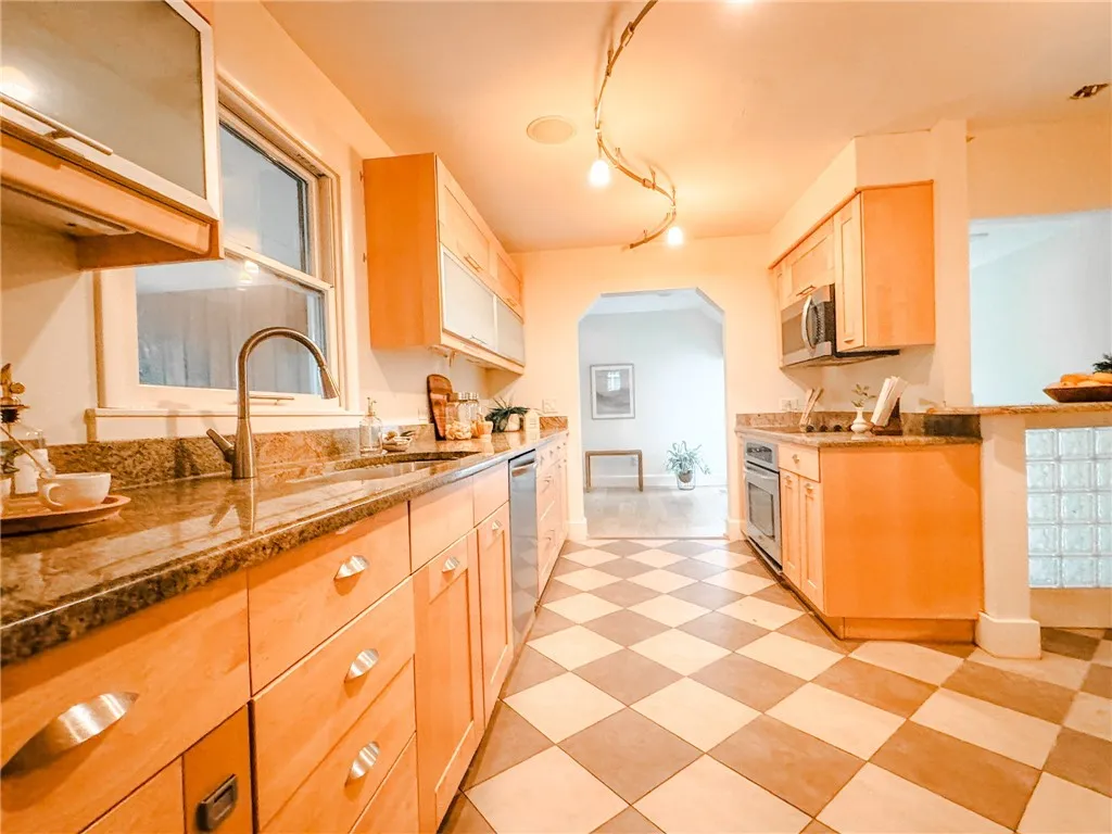 31 Overbrook Road, Pittsford, New York 14618, Pittsford, New York 14618, 4 Bedrooms Bedrooms, 14 Rooms Rooms,2 BathroomsBathrooms,Residential,Closed,31 Overbrook Road, Pittsford, New York 14618,0,R1609440